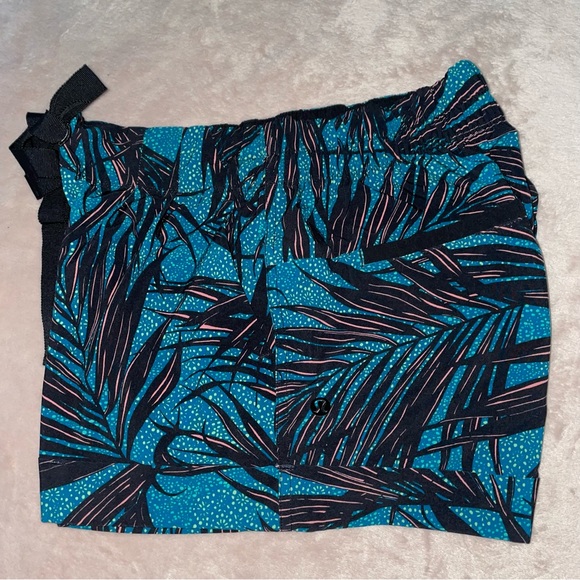 lululemon athletica Pants - Lululemon athletic short size 6